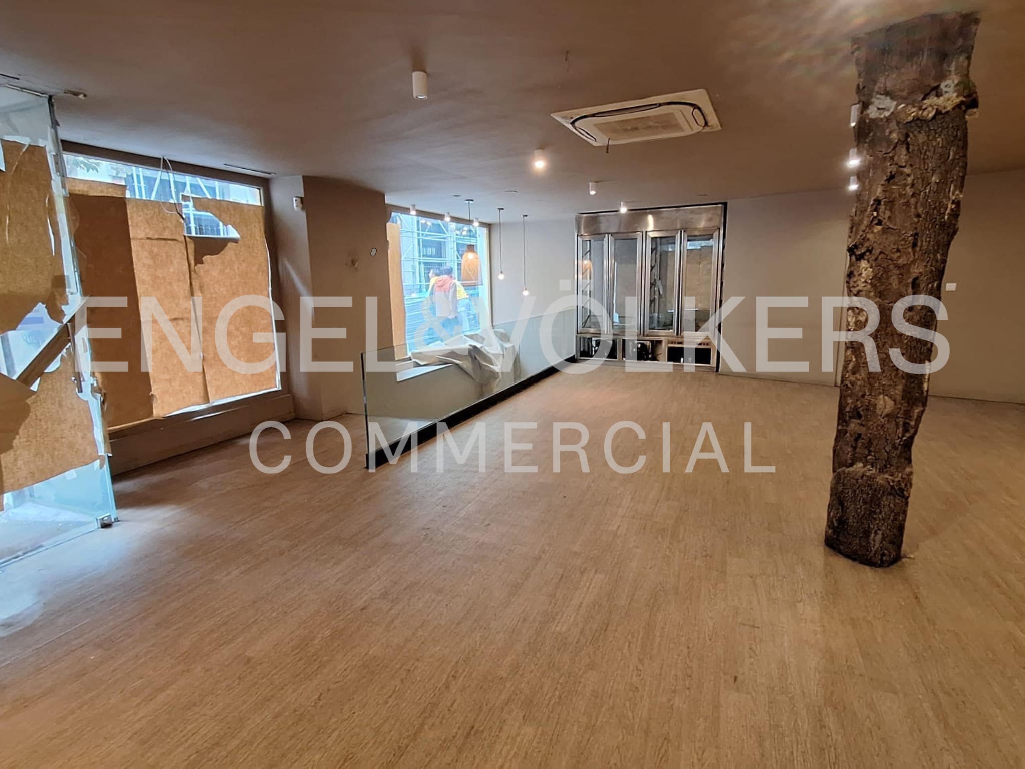 Retail in Madrid, Madrid to rent Interior Photo- Image 1 of 14