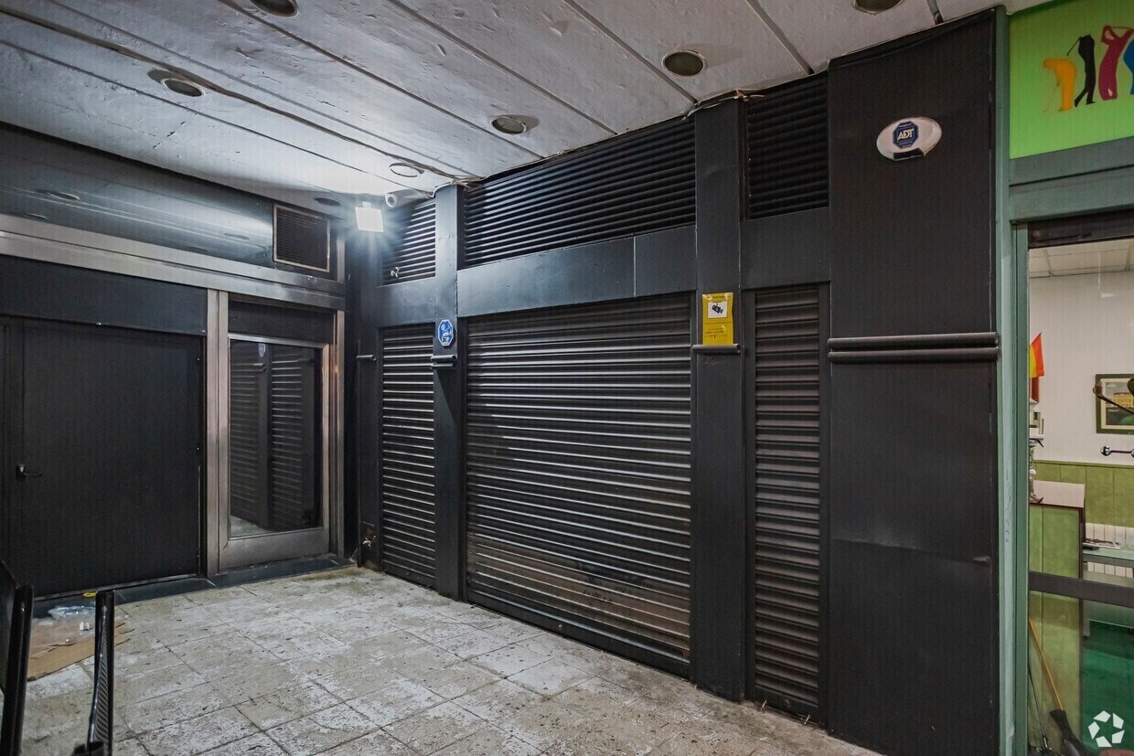 Retail in Madrid, Madrid to rent Interior Photo- Image 1 of 8