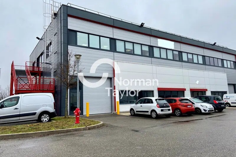 Light Industrial in Meyzieu to rent Building Photo- Image 1 of 11