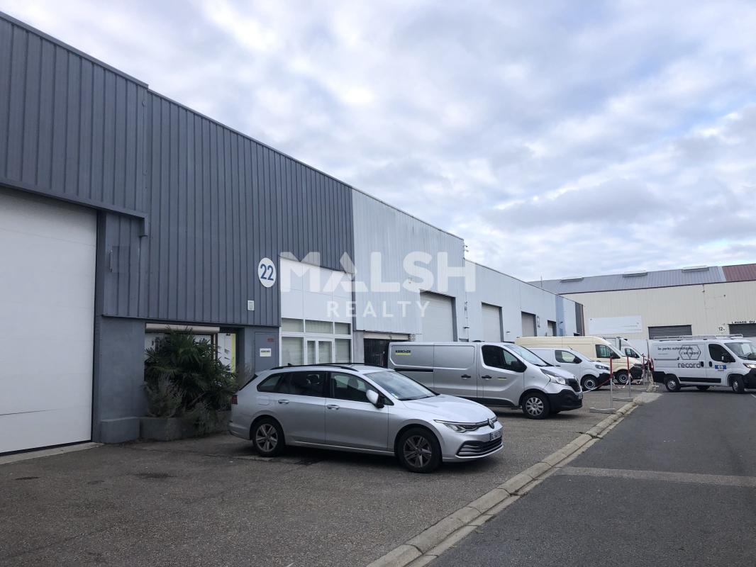 Light Industrial in Vénissieux to rent Building Photo- Image 1 of 10