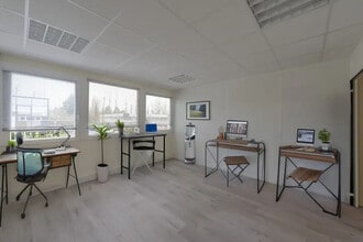4 Route De Gisy, Bièvres to rent Interior Photo- Image 2 of 3