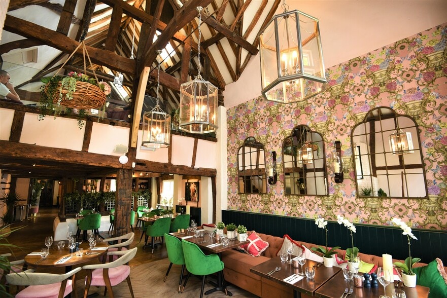 12 The Broadway, Amersham for sale - Building Photo - Image 3 of 14