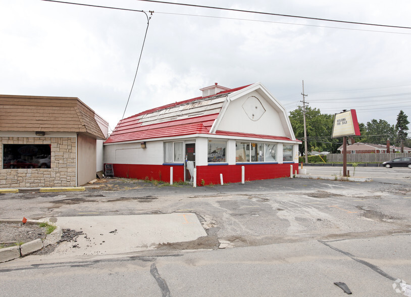 33060 Groesbeck Hwy, Fraser, MI for sale - Primary Photo - Image 1 of 1