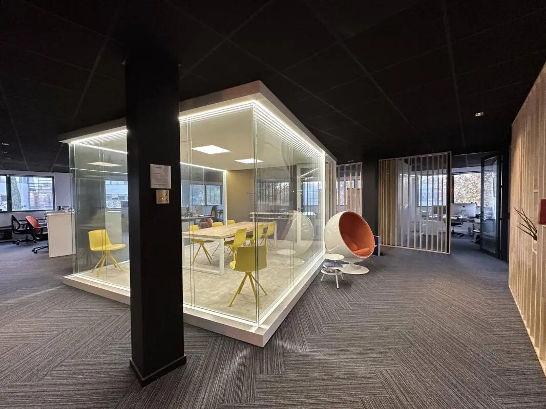 3 Allée Des Séquoias, Limonest to rent Interior Photo- Image 1 of 9