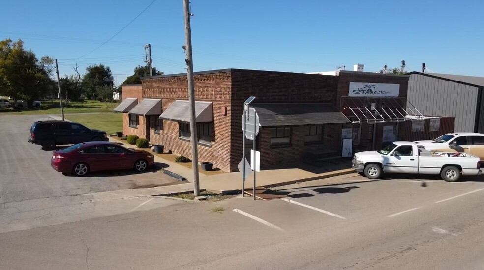 101 N Calumet Rd, Calumet, OK for sale - Primary Photo - Image 1 of 1