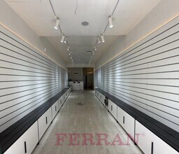 Retail in Barcelona, Barcelona to rent Interior Photo- Image 2 of 6