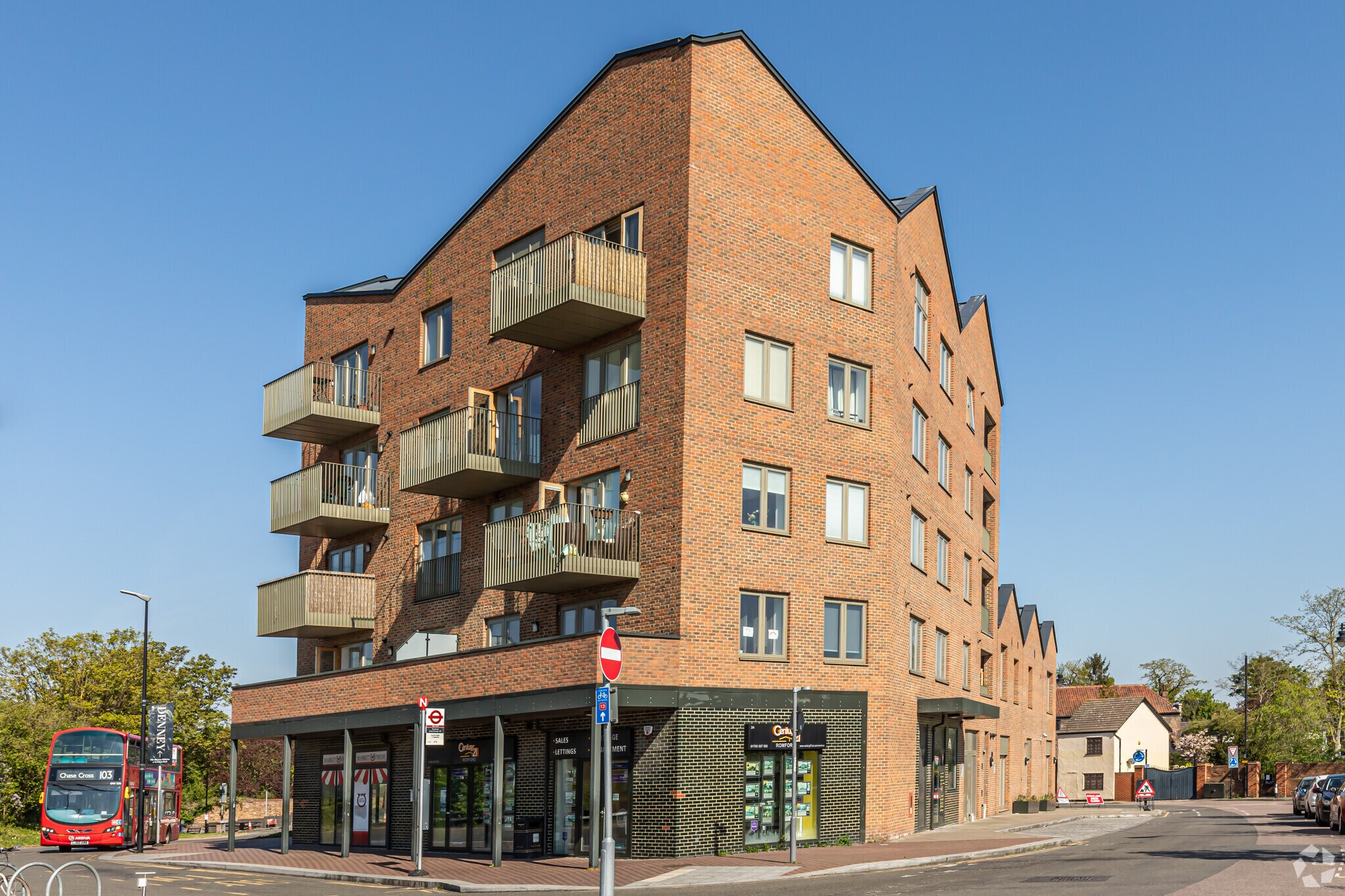 4 Celtic Farm Rd, Rainham for sale Primary Photo- Image 1 of 1