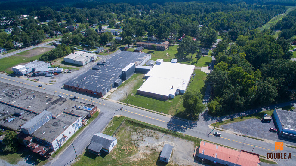 205 & 221 Main St, Kenbridge, VA for sale - Building Photo - Image 1 of 1