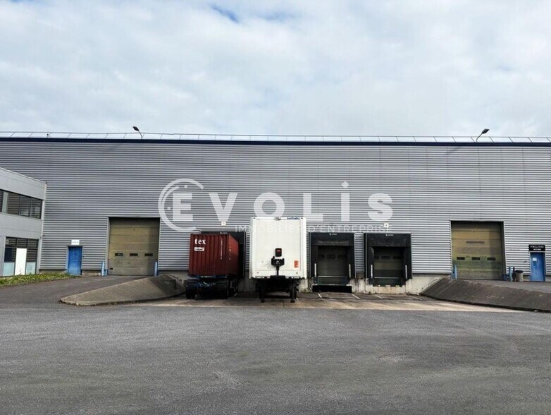 Light Industrial in Lisses to rent - Building Photo - Image 2 of 5