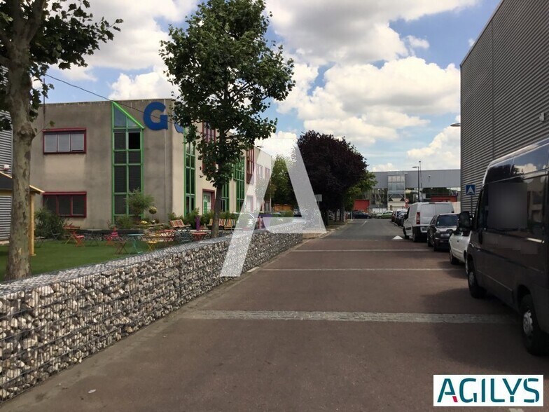 128 Bis Avenue Jean Jaurès, Ivry-sur-Seine to rent - Building Photo - Image 2 of 10