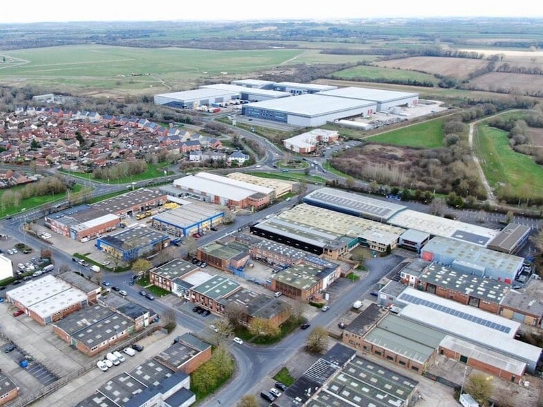 Telford Rd, Bicester to rent - Building Photo - Image 2 of 19