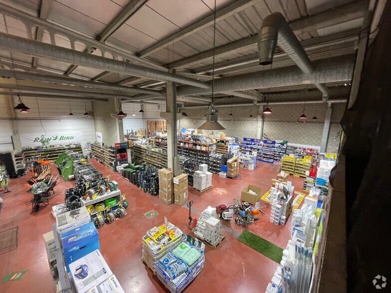 Calle Eduardo Torroja, 6, Móstoles, Madrid to rent - Building Photo - Image 2 of 2