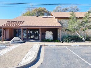 4547 Lake Shore Dr, Waco, TX for rent Building Photo- Image 1 of 15