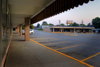 836-946 N 70th St, Lincoln, NE for rent Building Photo- Image 2 of 2