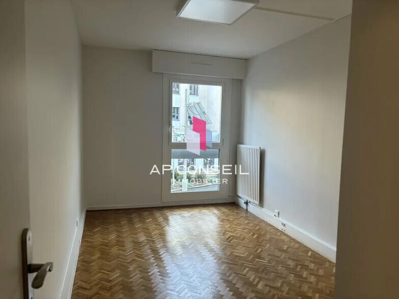 Office in Le Chesnay-Rocquencourt to rent - Building Photo - Image 3 of 9