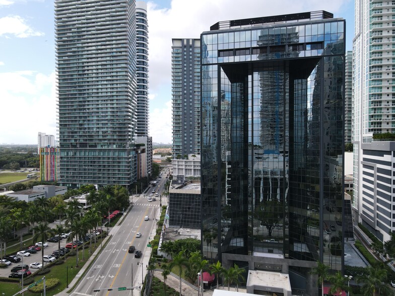 1200 Brickell Ave, Miami, FL for rent - Building Photo - Image 2 of 4