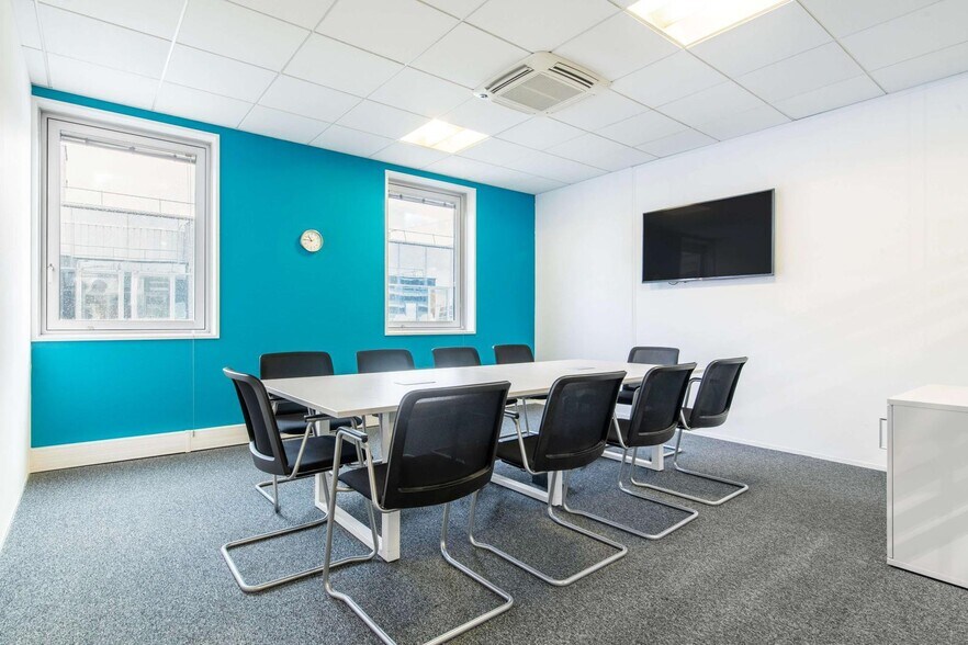 4-6 Rue Des Chauffours, Cergy to rent - Interior Photo - Image 1 of 6