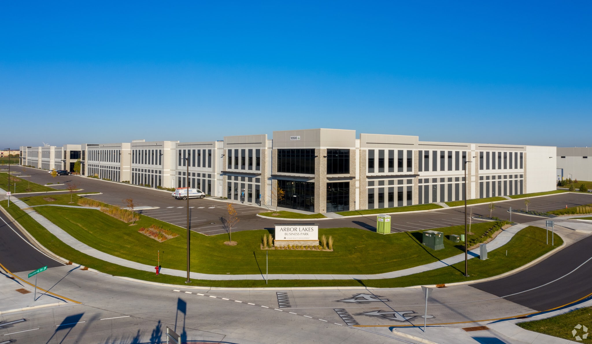 10500-10680 Fountains Dr, Maple Grove, MN to rent Primary Photo- Image 1 of 6