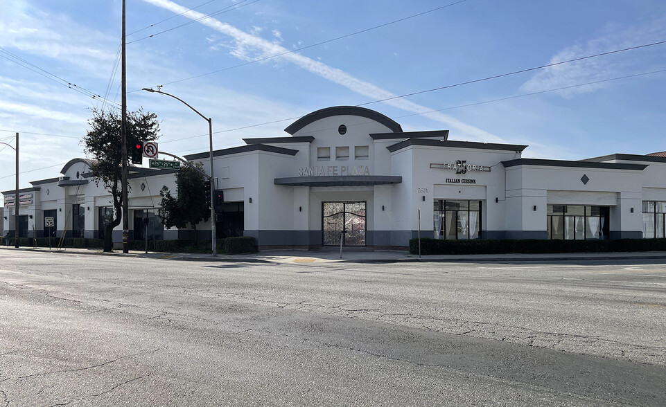 2501-2575 S Santa Fe Ave, Vernon, CA for rent - Building Photo - Image 1 of 9