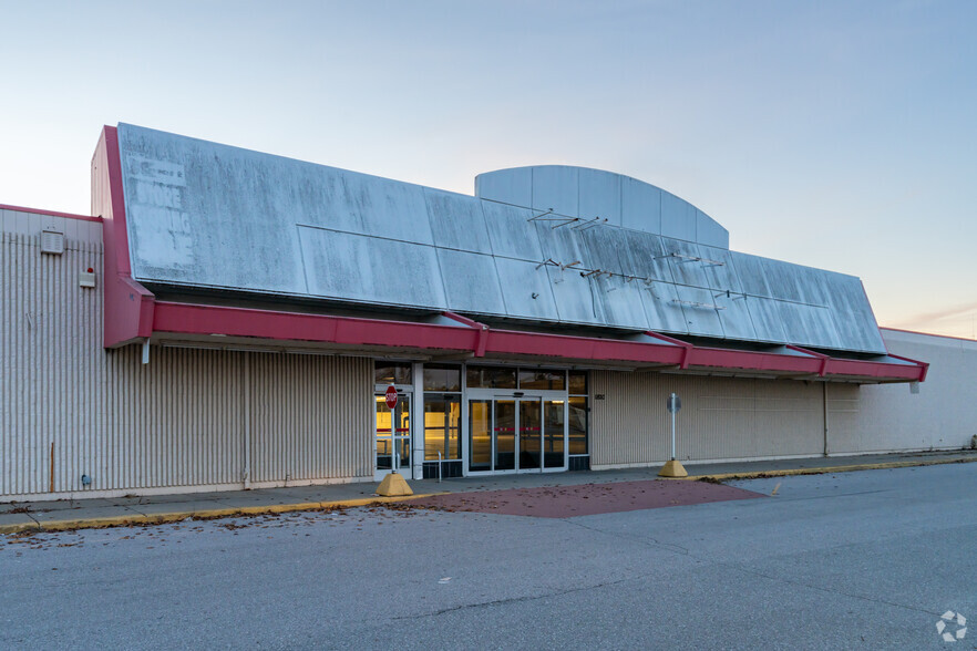 1820 S Saginaw Rd, Midland, MI for sale - Primary Photo - Image 1 of 11