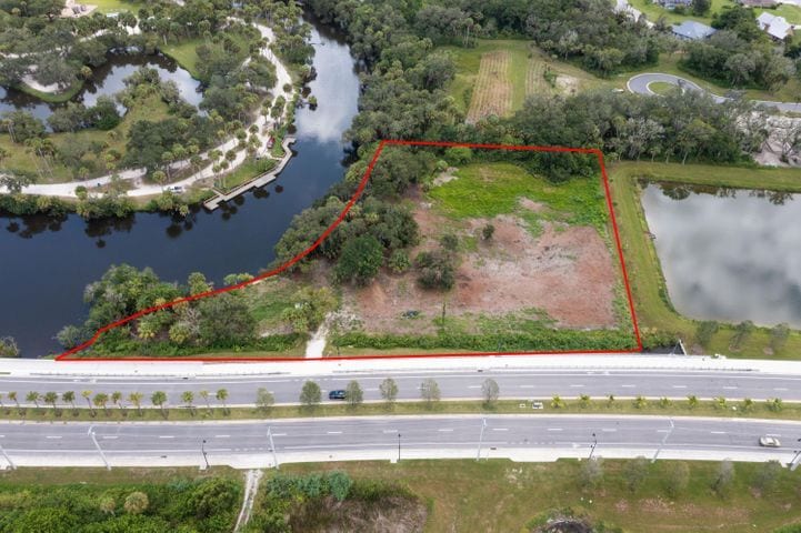 2221 W Midway Rd, Fort Pierce, FL for sale - Building Photo - Image 2 of 16