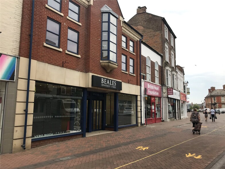 7 Market Pl, Spalding to rent - Building Photo - Image 1 of 5