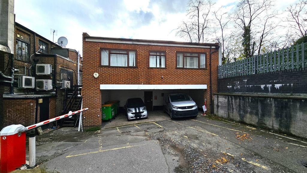 High St, Bromley to rent Building Photo- Image 1 of 12