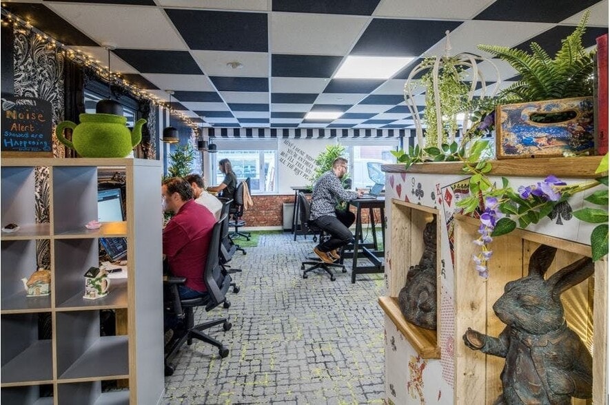 Redcliffe Way, Bristol to rent - Building Photo - Image 2 of 4