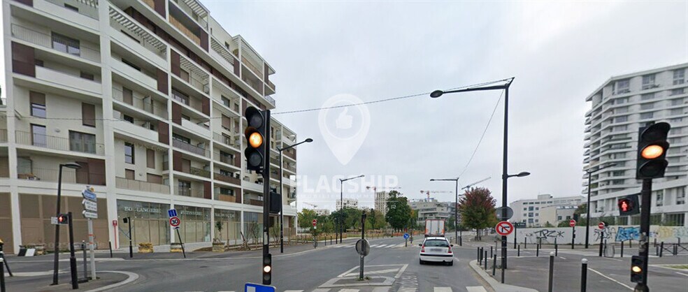 Retail in Ivry-sur-Seine to rent - Building Photo - Image 3 of 4