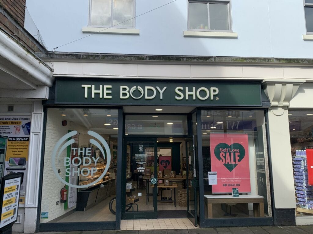 High St, Salisbury to rent Building Photo- Image 1 of 1