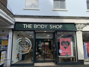 High St, Salisbury to rent Building Photo- Image 1 of 1