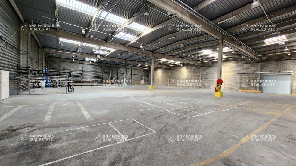 Industrial in Sucy-en-Brie to rent - Interior Photo - Image 1 of 10