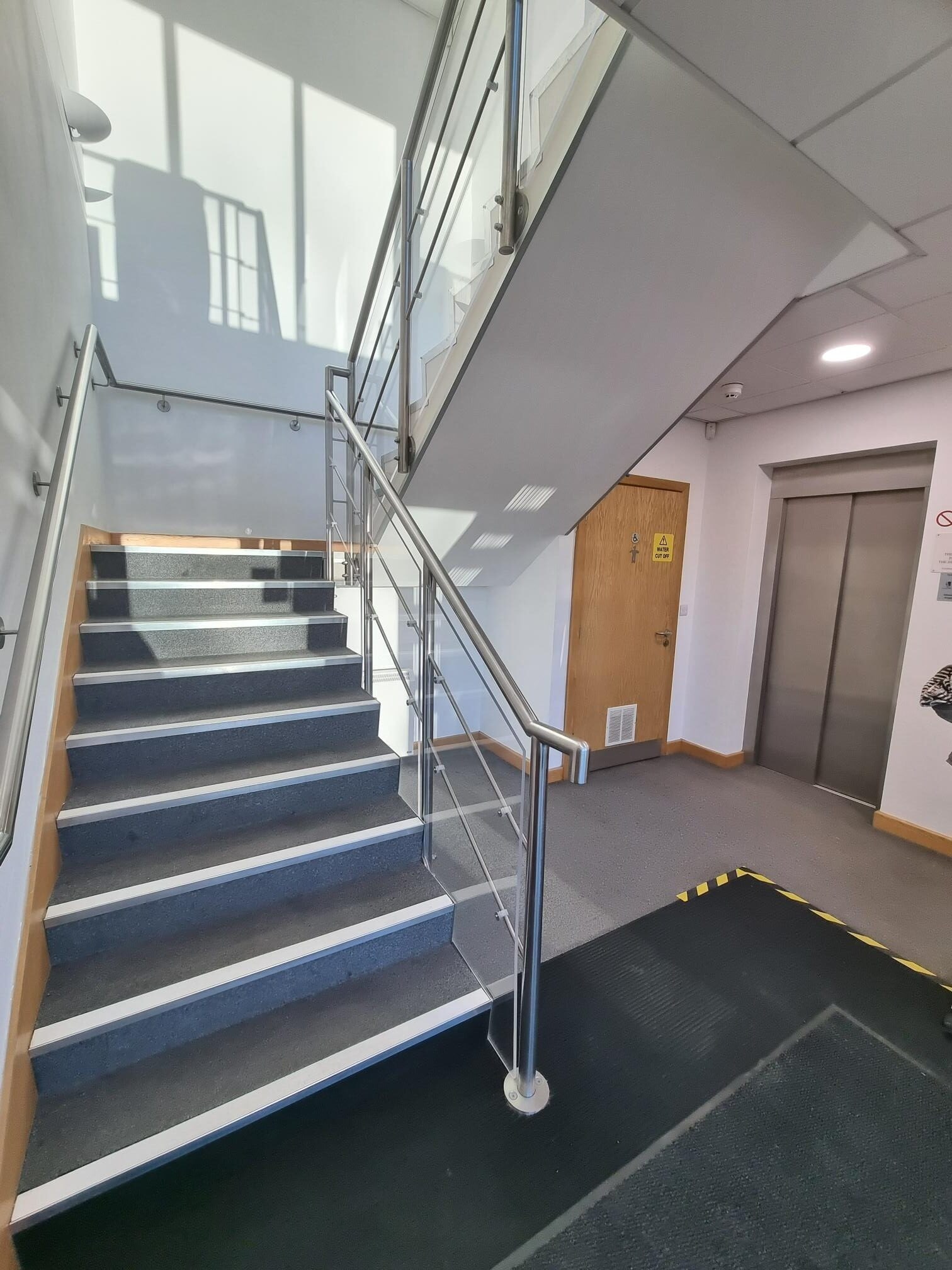 Gibfield Dr, Manchester to rent Interior Photo- Image 1 of 3