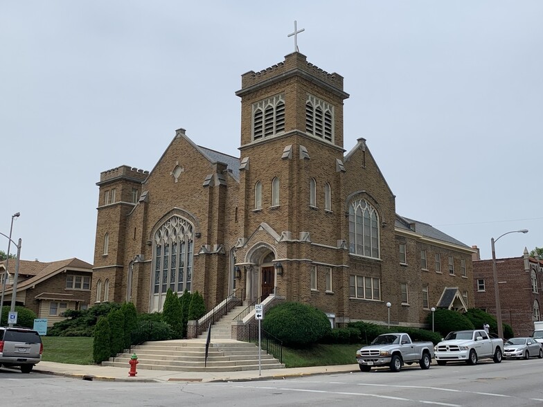 2677 N 40th St, Milwaukee, WI for sale - Building Photo - Image 1 of 3