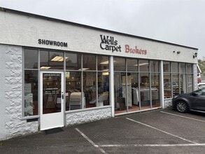 9 Castle Hl, Axminster to rent Building Photo- Image 2 of 11