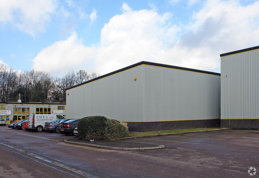 10-11 Caxton Ct, St Albans for sale - Building Photo - Image 3 of 3