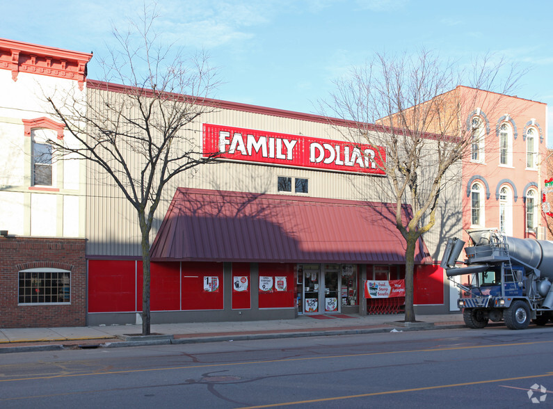 110-114 S Main St, Eaton Rapids, MI for sale - Building Photo - Image 2 of 16