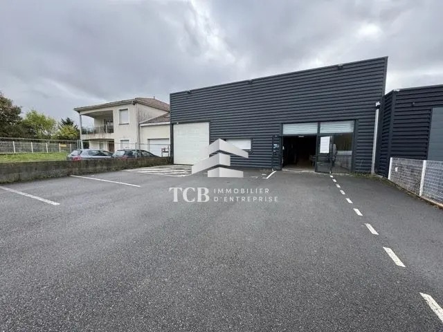 Location Local d'activités 405 m² - Photo 1