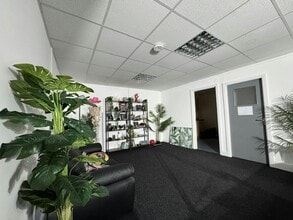 Huntingtower Rd, Sheffield to rent Interior Photo- Image 1 of 13