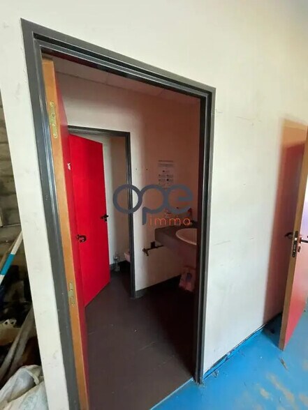 Industrial in Gonesse to rent - Interior Photo - Image 3 of 7