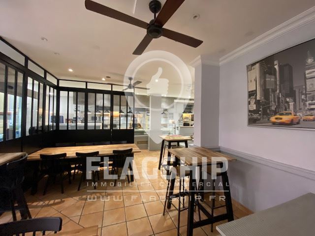 Retail in Levallois-Perret to rent - Interior Photo - Image 1 of 8