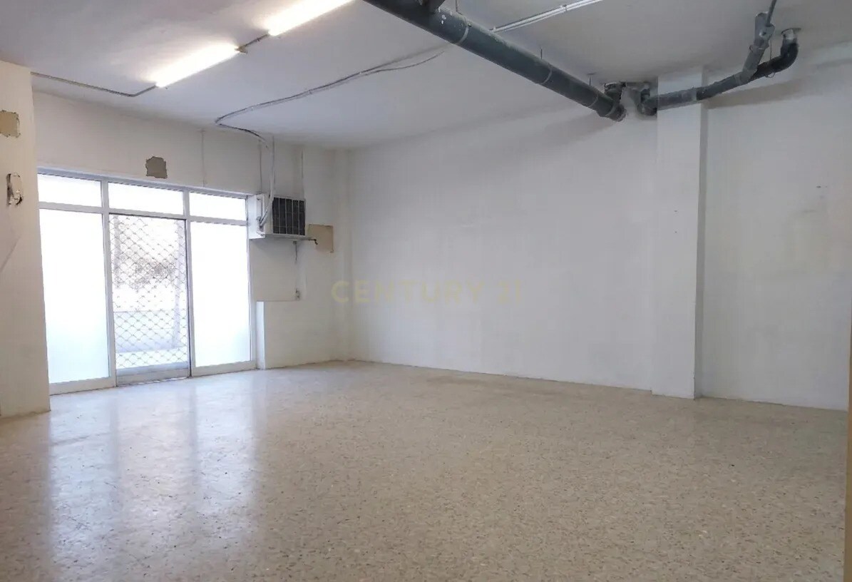 Sabadell, BAR 08207 - Unit 1 - - Interior Photo - Image 1 of 9