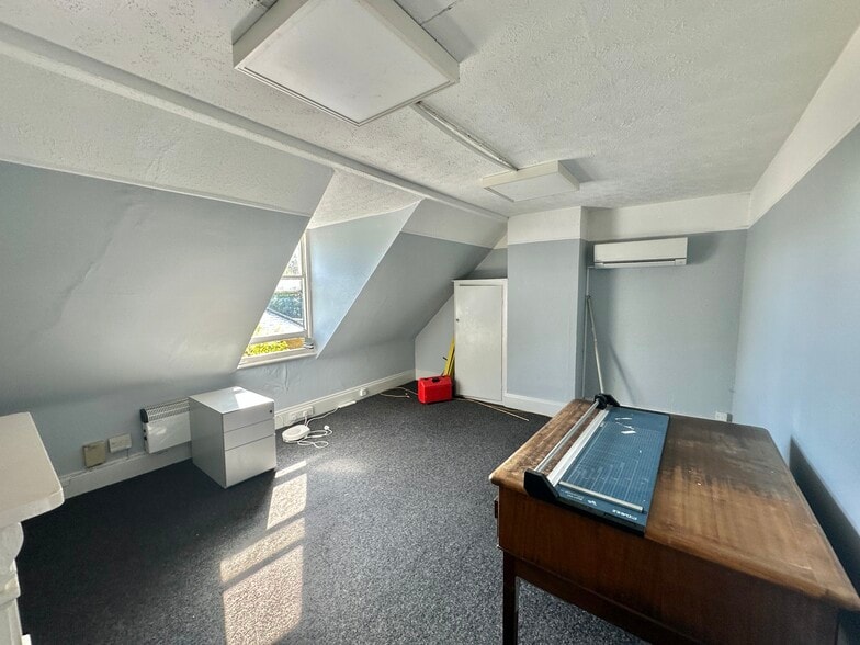 4 Dean Park Cres, Bournemouth to rent - Building Photo - Image 3 of 3