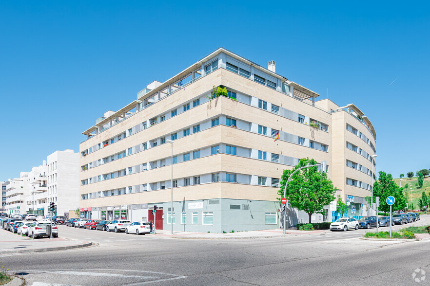 Paseo Tierra de Melide, 28, Madrid, Madrid for rent - Primary Photo - Image 1 of 2