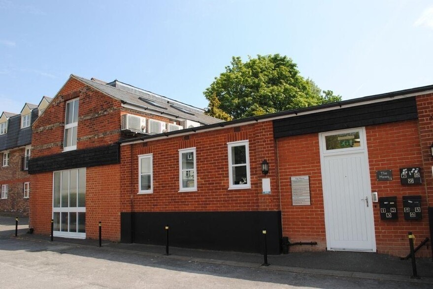 18 Gresham Rd, Brentwood for sale - Building Photo - Image 1 of 1