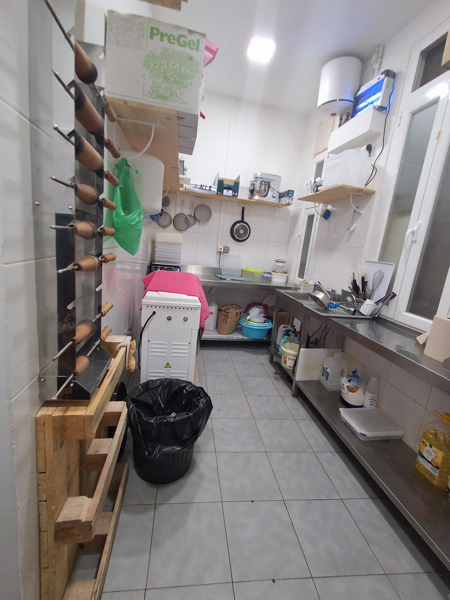 Retail in Madrid, Madrid to rent Interior Photo- Image 1 of 6