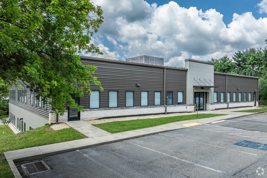 200 Business Center Dr, Pittsburgh, PA to rent - Building Photo - Image 2 of 8