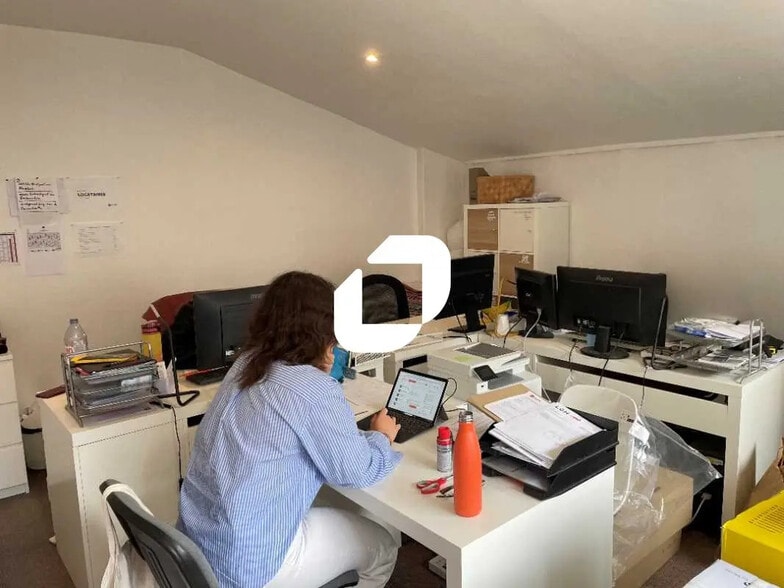 Office in Bordeaux to rent - Building Photo - Image 2 of 8