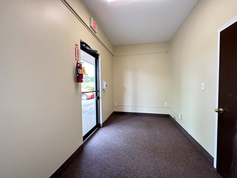 1001 S 1st St, Fulton, NY for rent - Interior Photo - Image 2 of 27