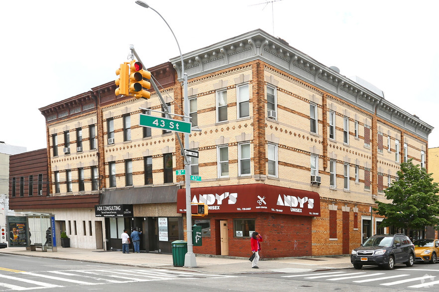 43-04 30th Ave, Astoria, NY for sale - Primary Photo - Image 1 of 8